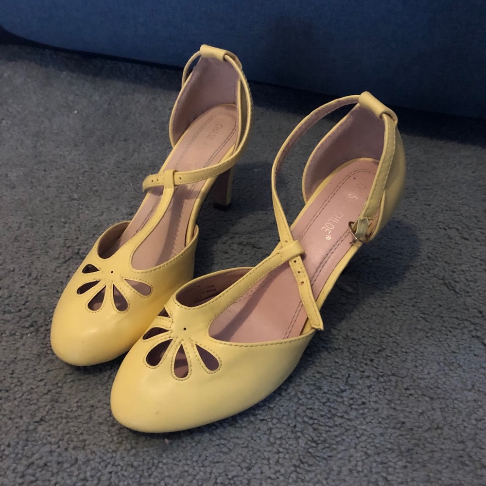 Yellow Chase & Chloe heels